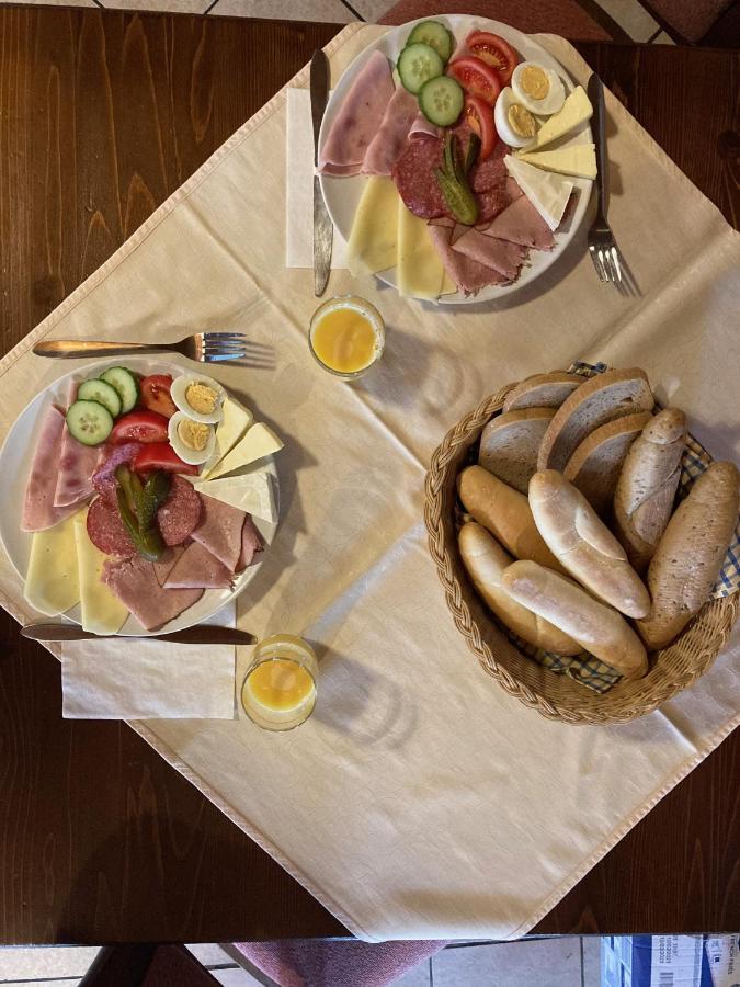 Penzion Restaurace Zatisi 룸부르크 외부 사진
